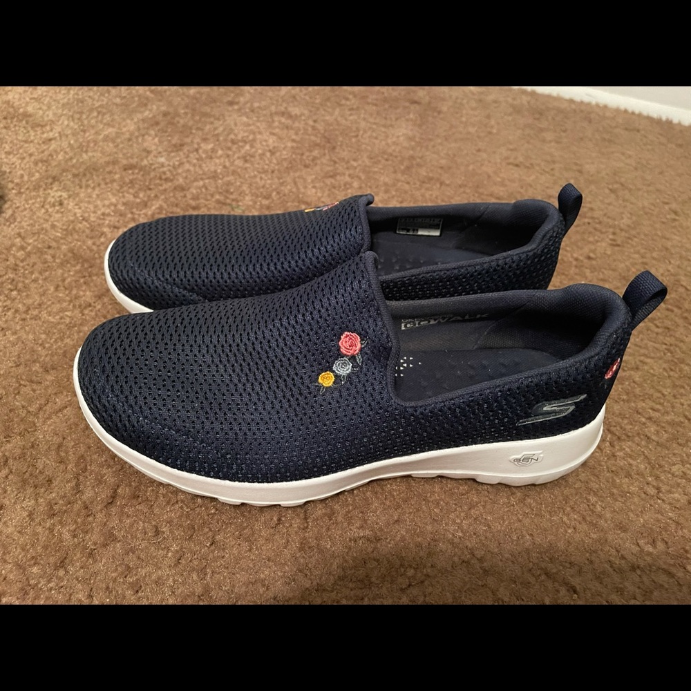 Skechers